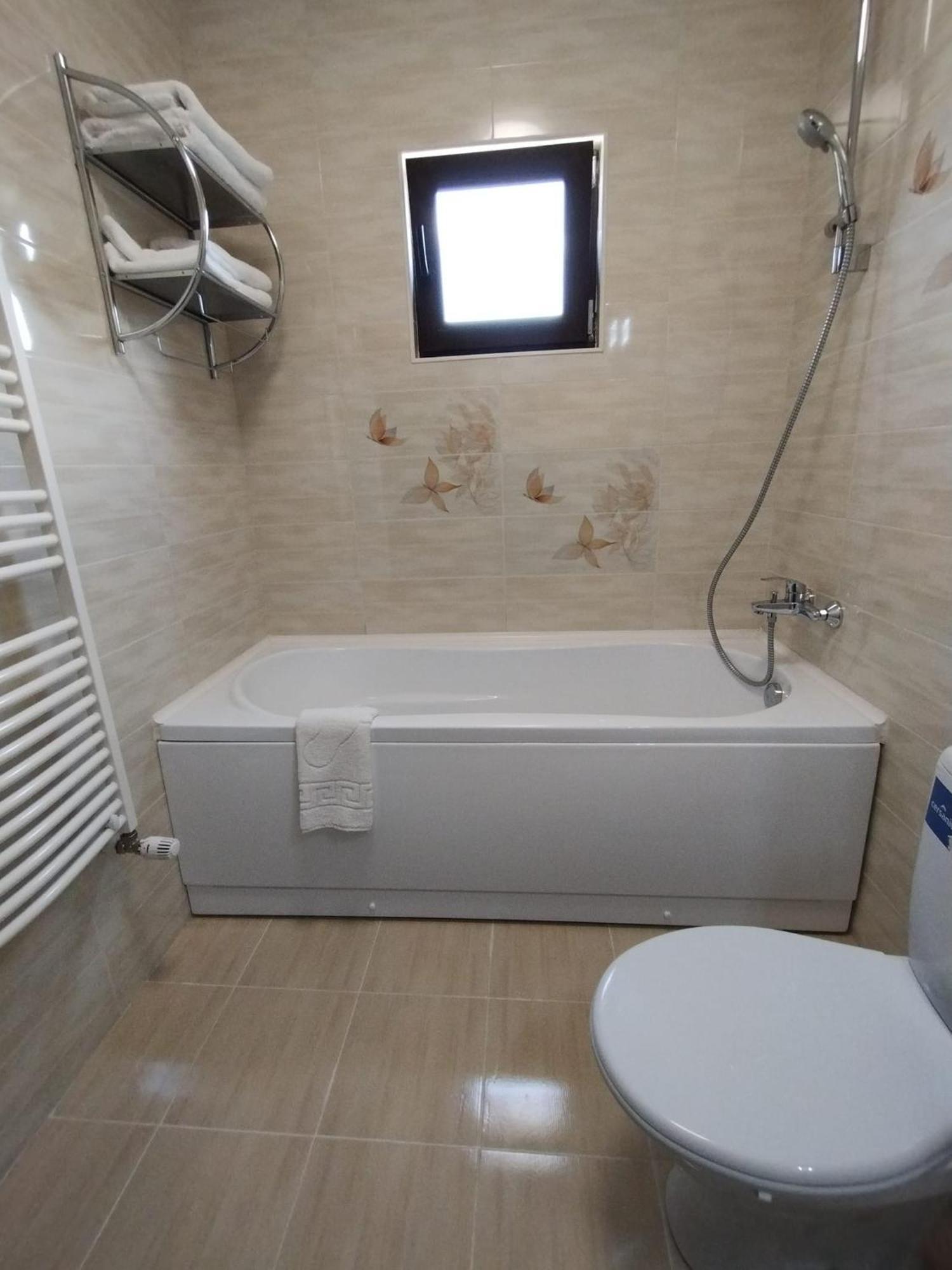 La Amy Apartment Pangarati ภายนอก รูปภาพ